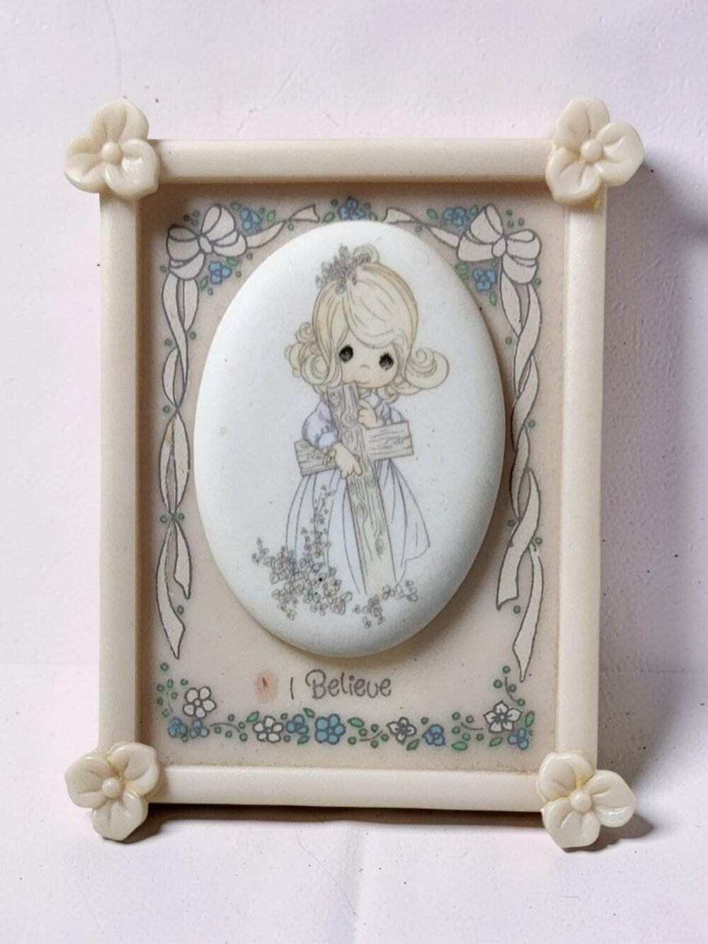 Vintage 1992 Precious Moments Little Girl "I Believe"Picture Frame.